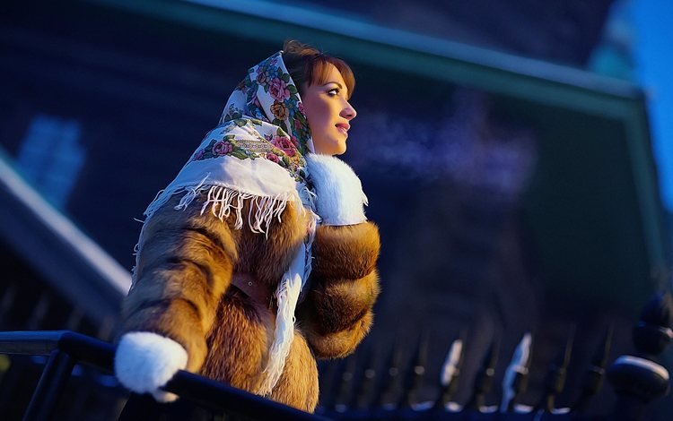 зима, девушка, забор, шуба, платок, варежки, winter, girl, the fence, coat, shawl, mittens