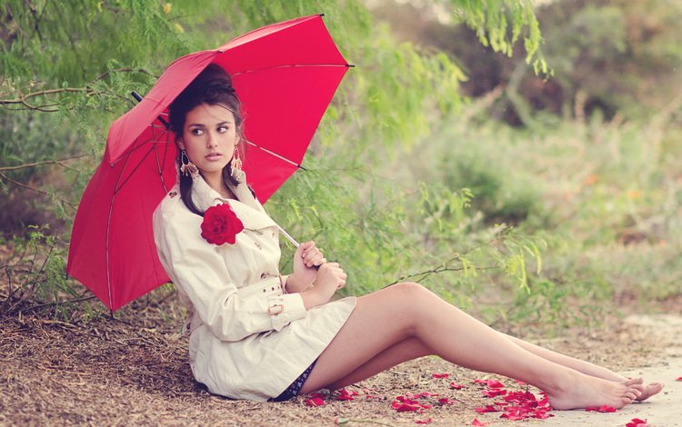 девушка, поза, брюнетка, лепестки, взгляд, зонт, лицо, зонтик, girl, pose, brunette, petals, look, umbrella, face