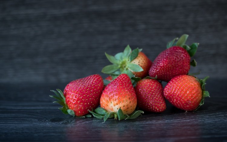фон, клубника, ягоды, деревянная поверхность, background, strawberry, berries, wooden surface