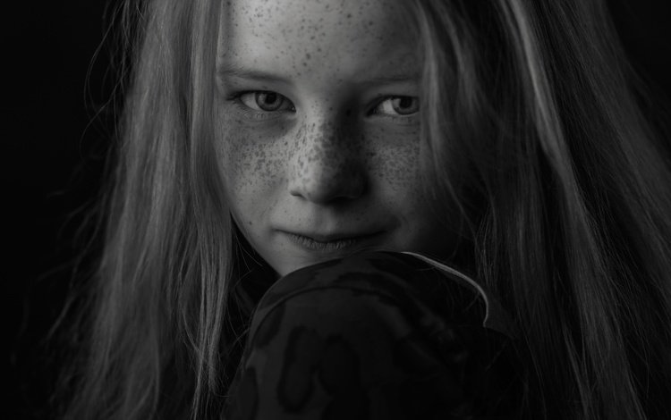портрет, чёрно-белое, девочка, лицо, веснушки, portrait, black and white, girl, face, freckles