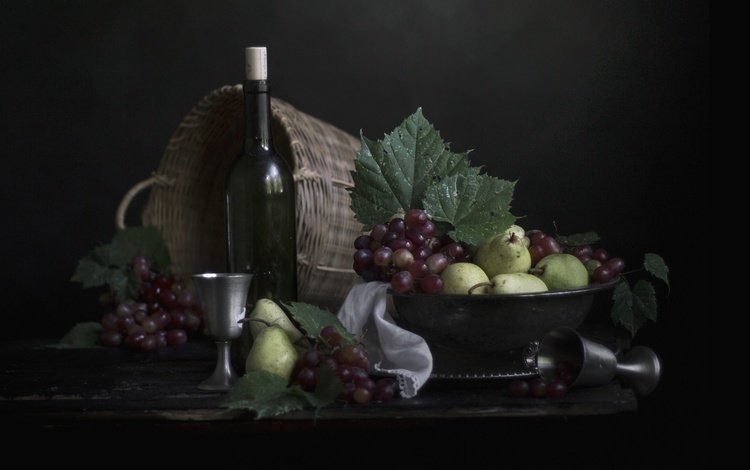 виноград, фрукты, черный фон, корзина, вино, бутылка, натюрморт, груши, grapes, fruit, black background, basket, wine, bottle, still life, pear