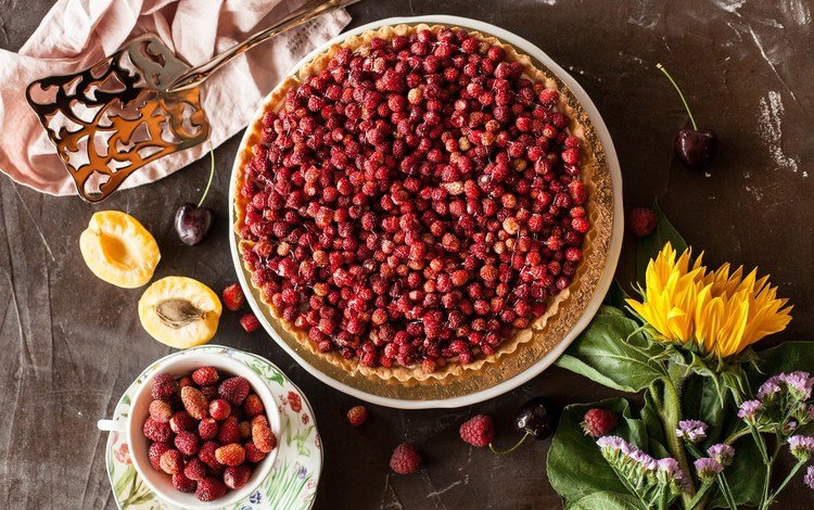 ягоды, земляника, выпечка, пирог, начинка, berries, strawberries, cakes, pie, filling