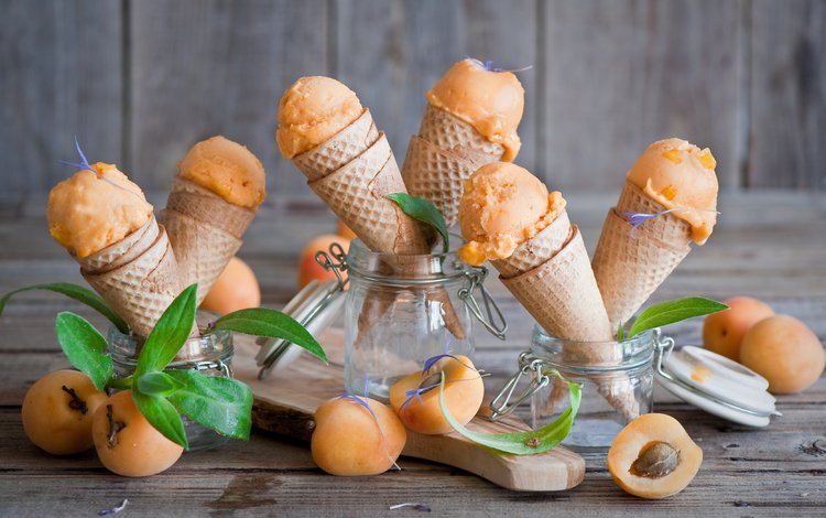 мороженое, фрукты, абрикосы, вафельные рожки, ice cream, fruit, apricots, ice cream cones