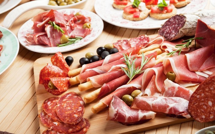 доска, мясо, колбаса, оливки, маслины, бекон, нарезка, board, meat, sausage, olives, bacon, cutting
