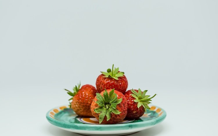 фон, клубника, блюдце, ягоды, background, strawberry, saucer, berries