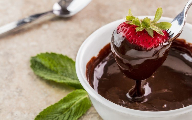 мята, клубника, ягоды, шоколад, десерт, клубника в шоколаде, mint, strawberry, berries, chocolate, dessert, chocolate-covered strawberries