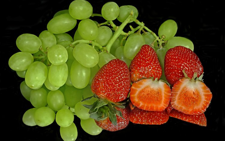 отражение, виноград, клубника, черный фон, ягоды, reflection, grapes, strawberry, black background, berries