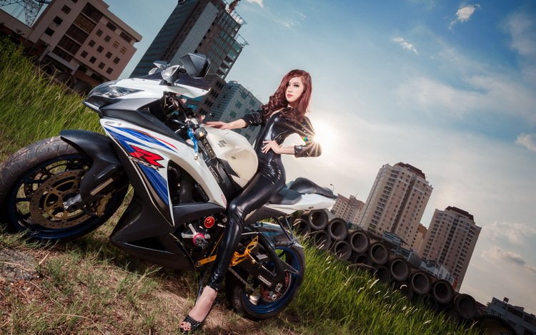 девушка, город, взгляд, волосы, мотоцикл, азиатка, сузуки, girl, the city, look, hair, motorcycle, asian, suzuki