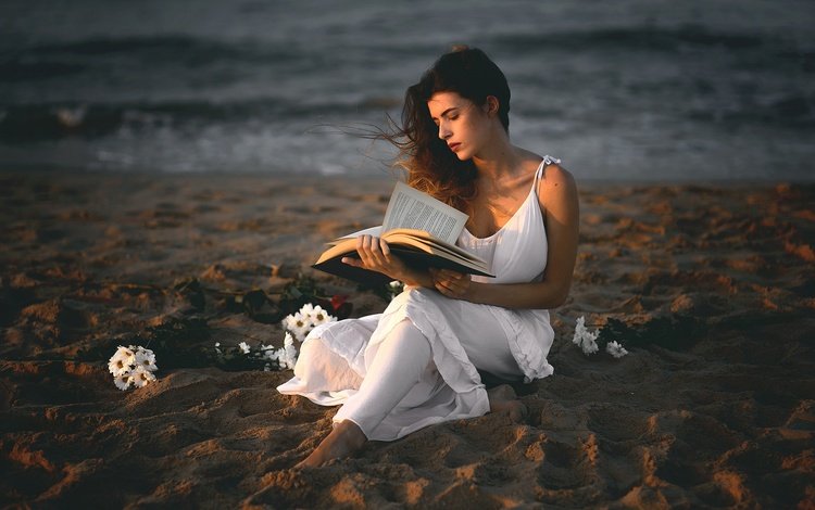 цветы, ana valenciano, девушка, песок, пляж, модель, книга, белое платье, чтение, flowers, girl, sand, beach, model, book, white dress, reading