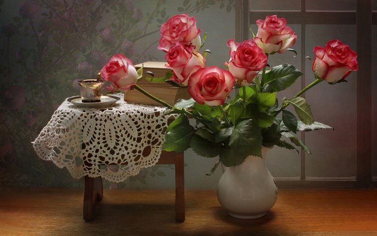 цветы, табурет, розы, книги, блюдце, букет, чашка, ваза, салфетка, flowers, stool, roses, books, saucer, bouquet, cup, vase, napkin