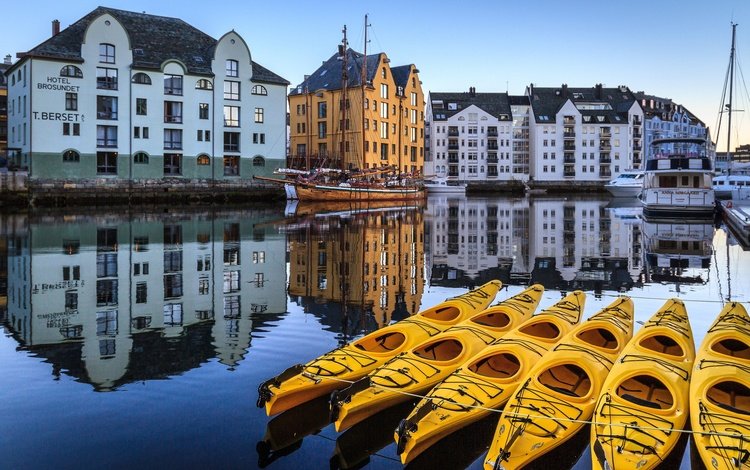 отражение, лодки, здания, норвегия, олесунн, reflection, boats, building, norway, alesund
