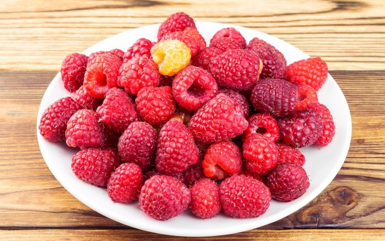 малина, ягоды, тарелка, деревянная поверхность, raspberry, berries, plate, wooden surface