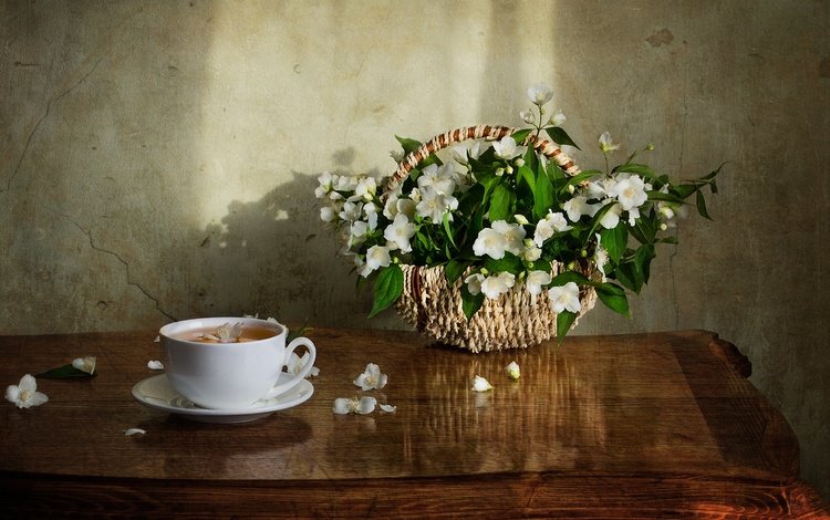 цветы, лепестки, стол, корзина, чашка, чай, жасмин, flowers, petals, table, basket, cup, tea, jasmine