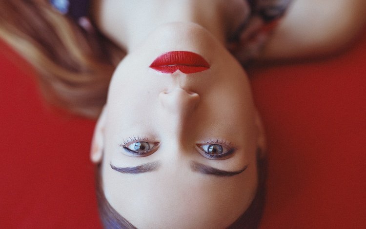 глаза, девушка, взгляд, модель, губы, лицо, помада, красный фон, eyes, girl, look, model, lips, face, lipstick, red background