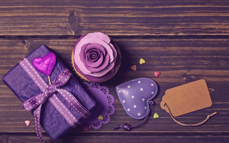 лента, подарок, сердечки, кекс, декор, фиалка, праздничный торт, украшение роза, tape, gift, hearts, cupcake, decor, violet, birthday cake, decoration rose