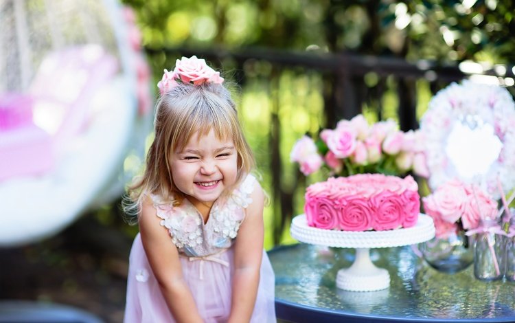 цветы, торт, платье, день рожденья, улыбка, дети, радость, девочка, ребенок, праздник, flowers, cake, dress, birthday, smile, children, joy, girl, child, holiday