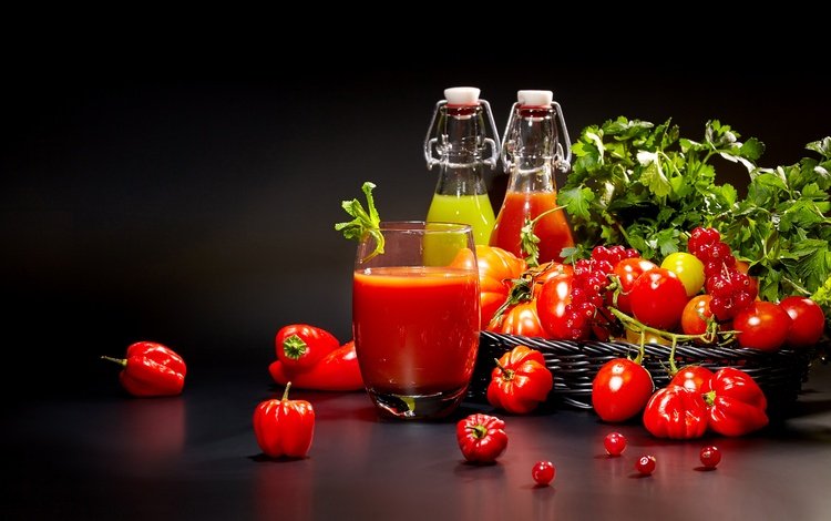 зелень, перец, черный фон, сок, овощи, стакан, бутылки, помидоры, томат, смородина, greens, pepper, black background, juice, vegetables, glass, bottle, tomatoes, tomato, currants
