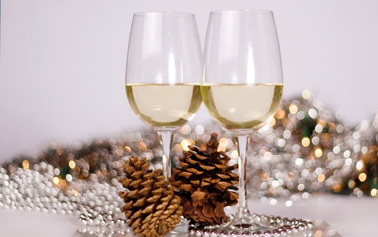 новый год, бусы, бокалы, рождество, шишки, шампанское, new year, beads, glasses, christmas, bumps, champagne