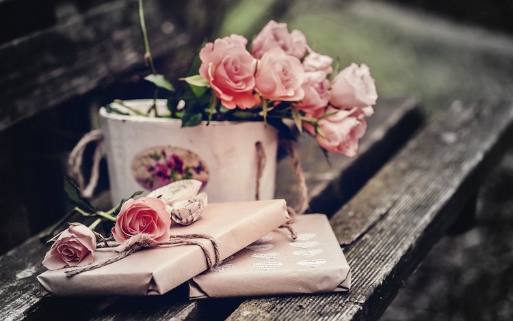 цветы, розы, подарки, скамейка, букет, flowers, roses, gifts, bench, bouquet