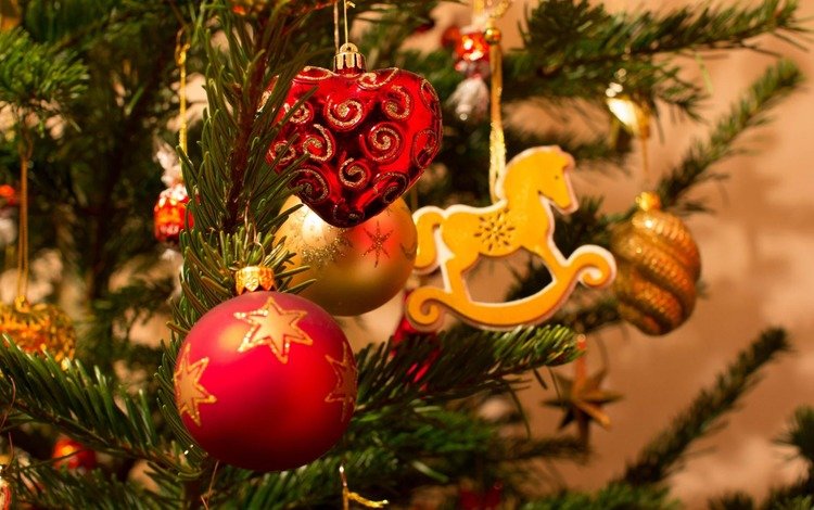новый год, елка, хвоя, ветки, рождество, елочные игрушки, лошадка, new year, tree, needles, branches, christmas, christmas decorations, horse