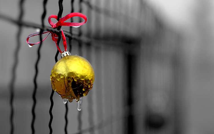 новый год, капли, забор, шар, рождество, елочная игрушка, new year, drops, the fence, ball, christmas, christmas toy