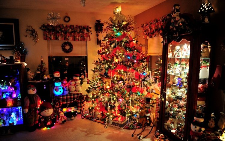 огни, елка, интерьер, дом, игрушки, праздники, рождество, снеговики, lights, tree, interior, house, toys, holidays, christmas, snowmen