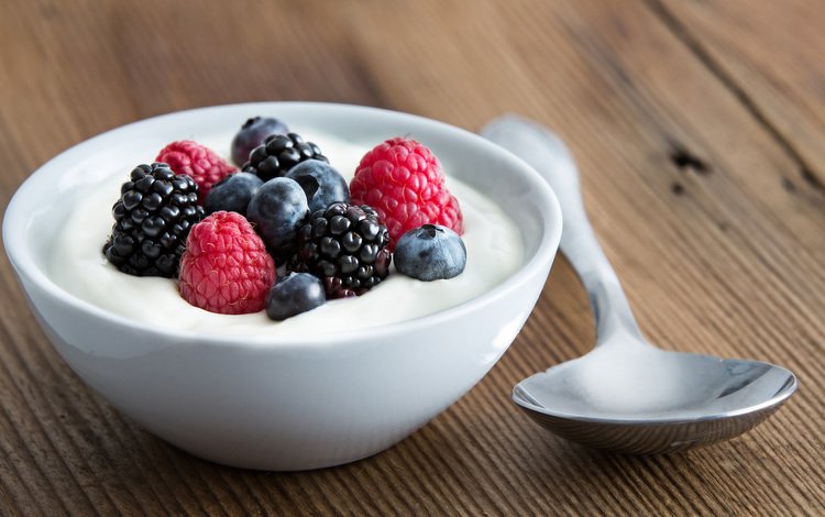 малина, ягоды, черника, завтрак, ежевика, ложка, йогурт, raspberry, berries, blueberries, breakfast, blackberry, spoon, yogurt