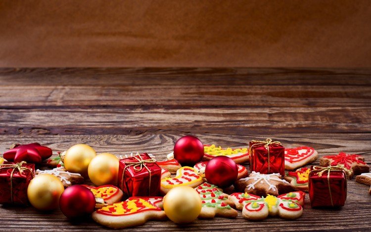 новый год, шары, подарки, рождество, елочные игрушки, печенье, выпечка, деревянная поверхность, new year, balls, gifts, christmas, christmas decorations, cookies, cakes, wooden surface