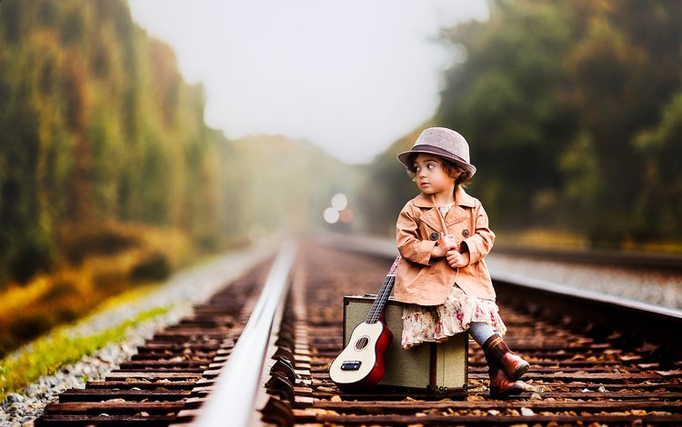 дорога, lilia alvarado, железная дорога, рельсы, гитара, девочка, ребенок, шляпа, чемодан, road, railroad, rails, guitar, girl, child, hat, suitcase