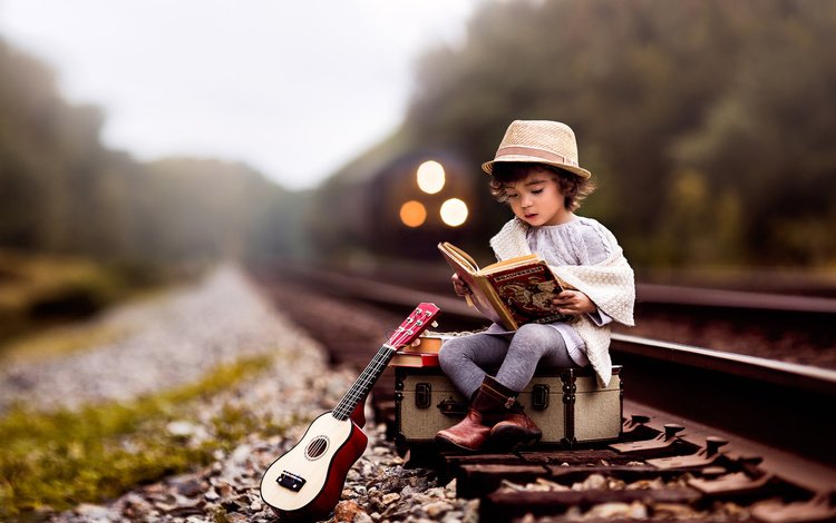 дорога, шляпа, железная дорога, чемодан, рельсы, lilia alvarado, гитара, поезд, ребенок, мальчик, книга, road, hat, railroad, suitcase, rails, guitar, train, child, boy, book