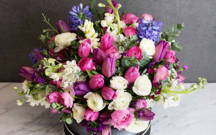 цветы, букет, тюльпаны, коробка, лютик, левкой, маттиола, flowers, bouquet, tulips, box, buttercup, gillyflower