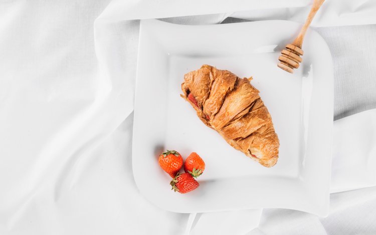 клубника, завтрак, круассан, strawberry, breakfast, croissant