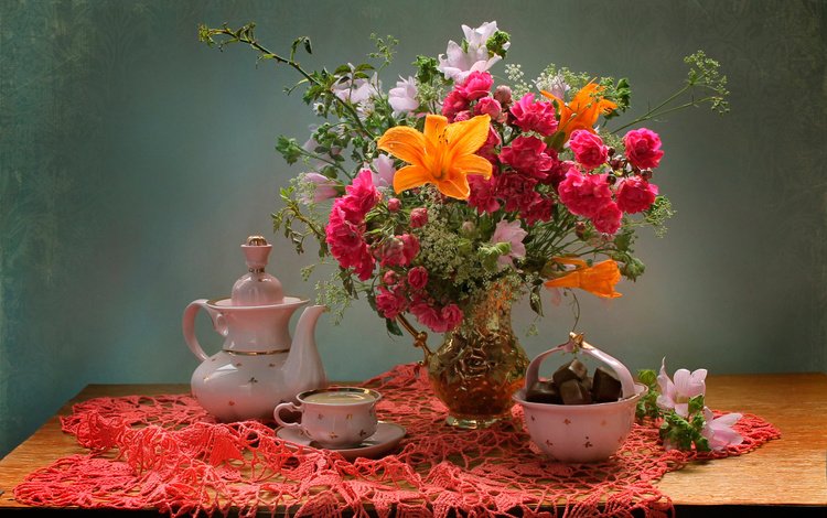 цветы, столик, конфеты, натюрморт, букет, вазочка, чашка, чай, салфетка, чайник, кувшин, flowers, table, candy, still life, bouquet, vase, cup, tea, napkin, kettle, pitcher