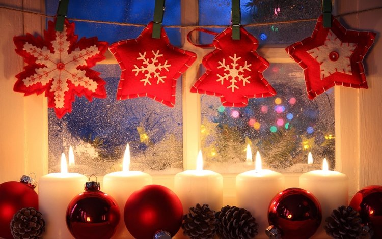 свечи, гирлянда, новый год, снежинки, звезды, шарики, окно, рождество, шишки, candles, garland, new year, snowflakes, stars, balls, window, christmas, bumps