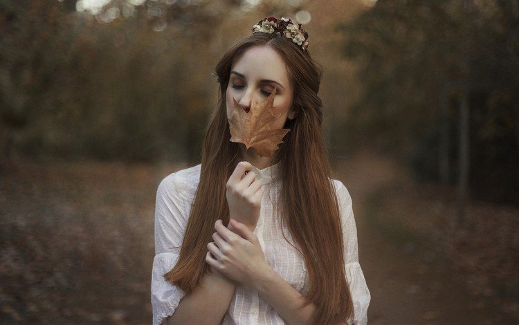 девушка, осень, модель, лицо, кленовый лист, длинные волосы, закрытые глаза, girl, autumn, model, face, maple leaf, long hair, closed eyes