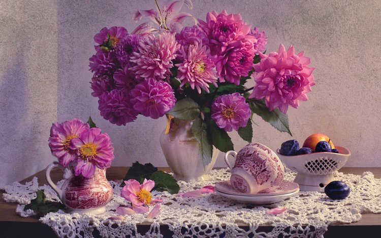 цветы, вазочка, георгины, фрукты, валентина колова, лилия, чашка, ваза, салфетка, натюрморт, сливы, flowers, dahlias, fruit, valentina fencing, lily, cup, vase, napkin, still life, plum