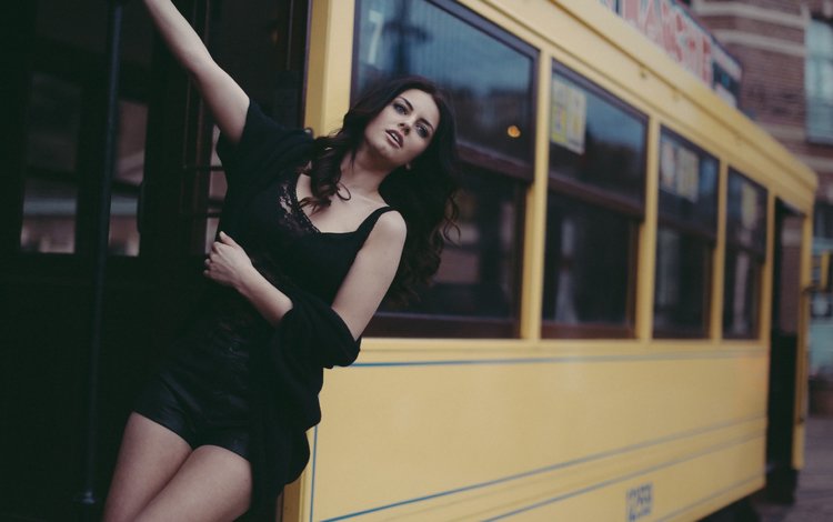 девушка, автобус, брюнетка, aurela skandaj, взгляд, дверь, модель, волосы, лицо, трамвай, girl, bus, brunette, look, the door, model, hair, face, tram