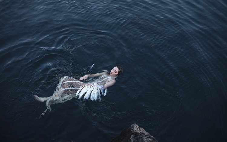 девушка, модель, лицо, перья, в воде, aleah michele, girl, model, face, feathers, in the water