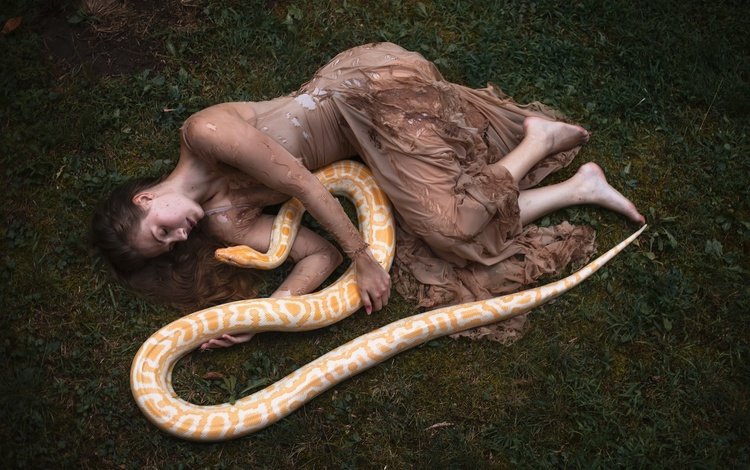 девушка, платье, модель, змея, рептилия, закрытые глаза, aleah michele, girl, dress, model, snake, reptile, closed eyes