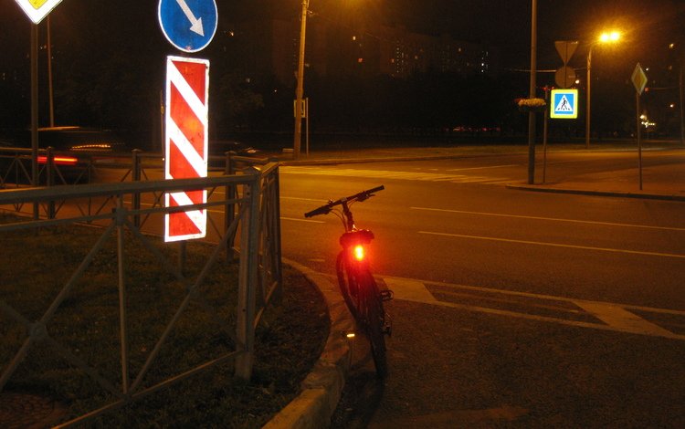 дорога, ночь, город, улица, фонарь, велосипед, байк, стопсигал, габарит, envelope, road, night, the city, street, lantern, bike, stopsignal