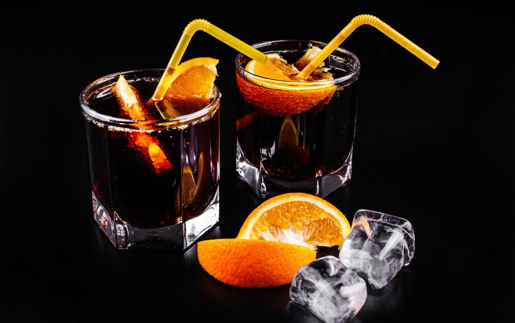 черный фон, кола, апельсин, кубики льда, коктейль, напитки, дольки, стаканы, ром, трубочки, black background, cola, orange, ice cubes, cocktail, drinks, slices, glasses, rum, tube