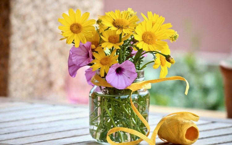 цветы, стол, букет, банка, маргаритки, flowers, table, bouquet, bank, daisy