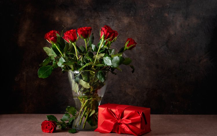 розы, красные, ваза, лента, подарок, roses, red, vase, tape, gift