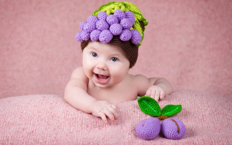 дети, радость, игрушка, ягоды, ребенок, малыш, младенец, шапочка, сливы, plum, children, joy, toy, berries, child, baby, cap