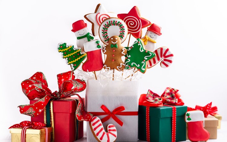 новый год, пряники, подарки, конфеты, человечки, праздник, рождество, композиция, декор, new year, gingerbread, gifts, candy, men, holiday, christmas, composition, decor
