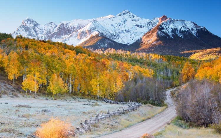 дорога, горы, лес, осень, снежные вершины, road, mountains, forest, autumn, snowy peaks