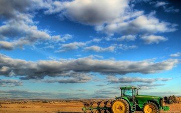 облака, поле, трактор