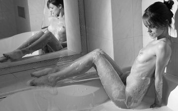 девушка, отражение, черно-белая, зеркало, грудь, пена, обнаженная, голая, ванная