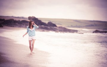 девушка, настроение, море, улыбка, пляж, прогулка, босиком