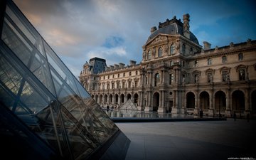parizh -franciya -luvr -piramida -arxitektura